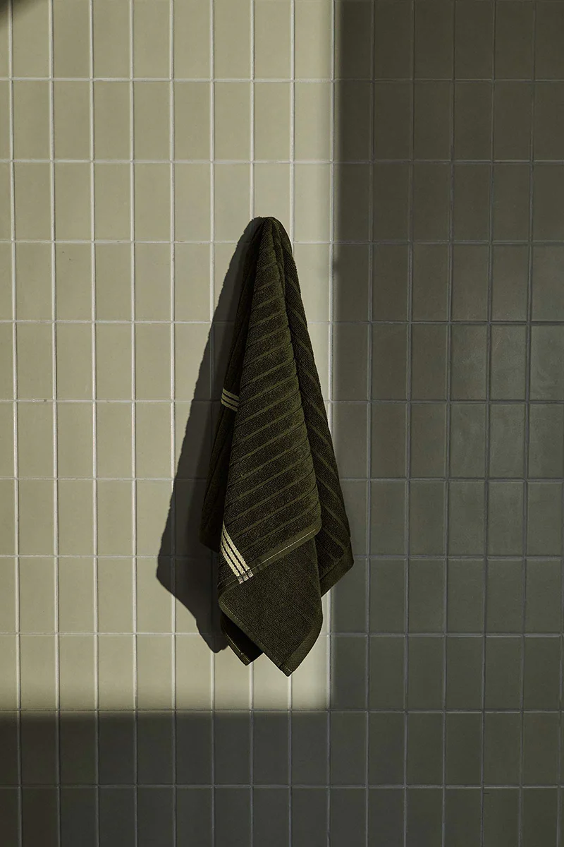 Baina Emerald Hand Towel - Moss - Image 2