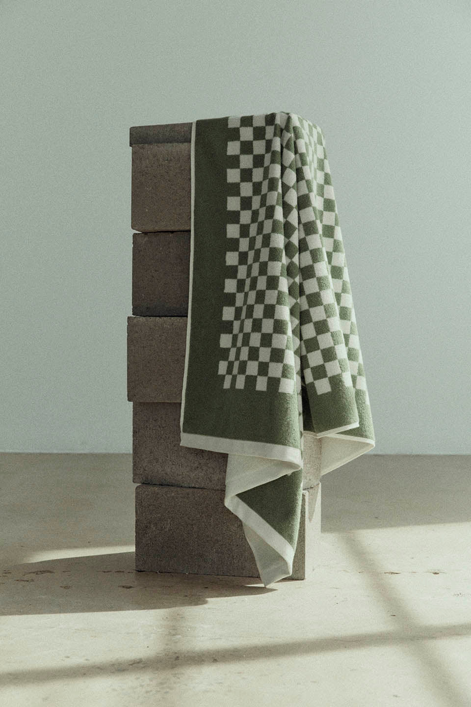 Baina Roman Pool Towel - Sage/Chalk - Image 2