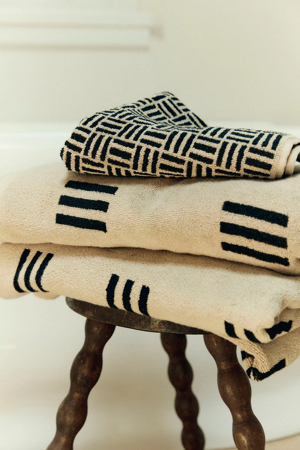 Baina Torrens Hand Towel - Sand/Noir - Image 3