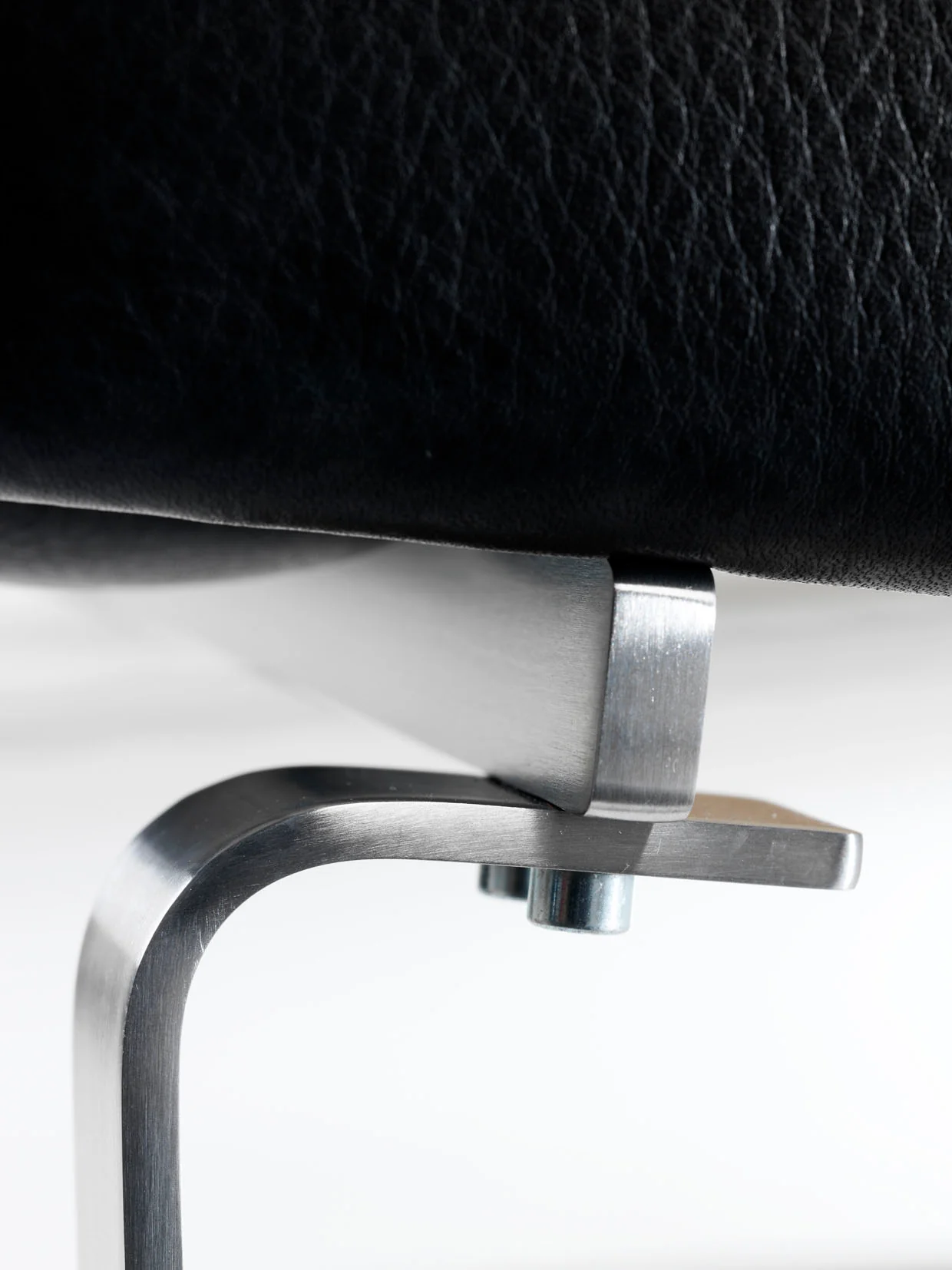 Carl Hansen & Søn CH101 Lounge Chair - Image 6