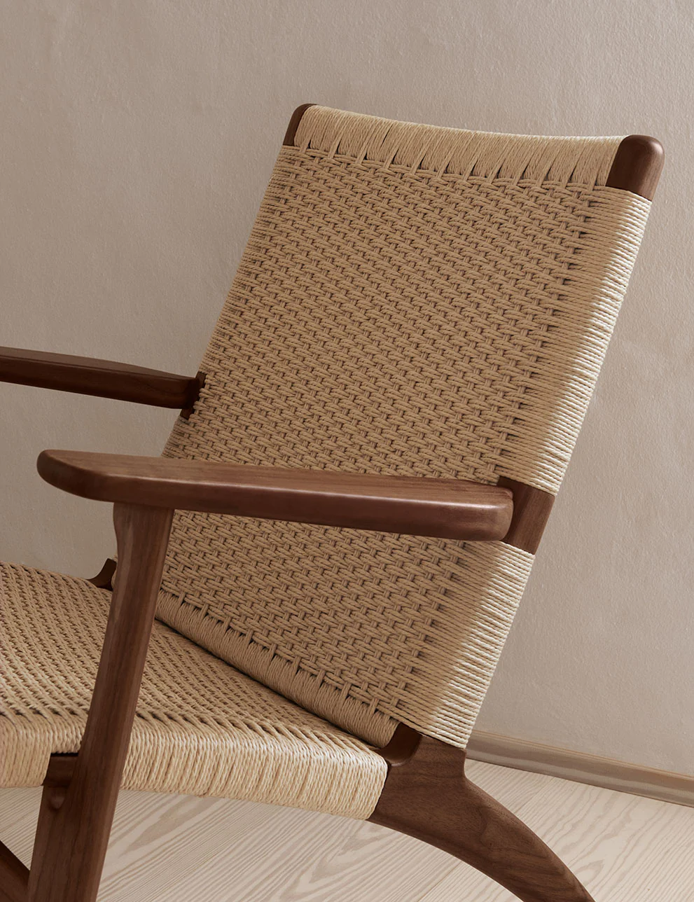 Carl Hansen & Søn CH25 Lounge Chair - Image 3