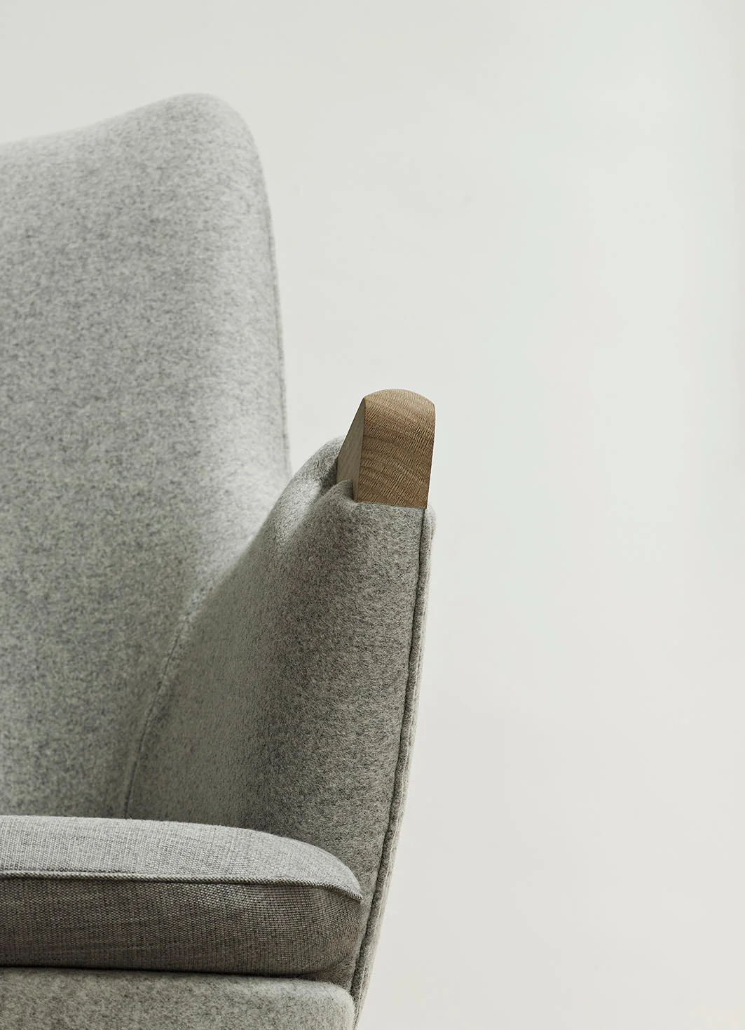 Carl Hansen & Søn CH71 Lounge Chair - Image 4
