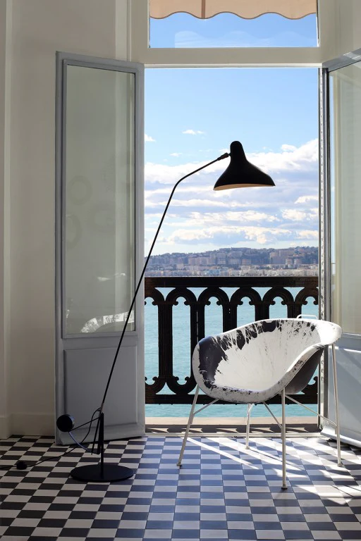 DCW Editions Mantis BS1 Floor Lamp - Round Base - Image 2