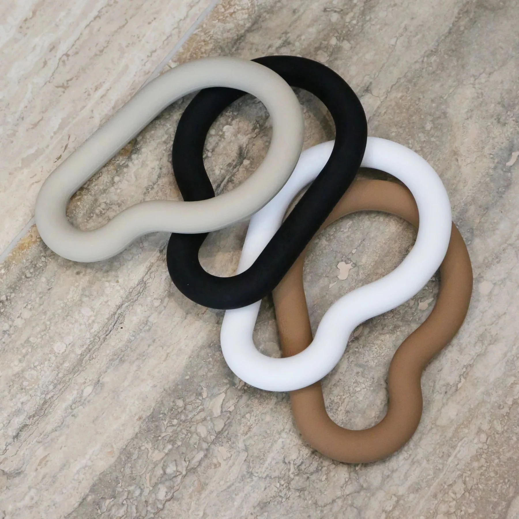 Designstuff Curve Silicone Trivet - Black - Image 3