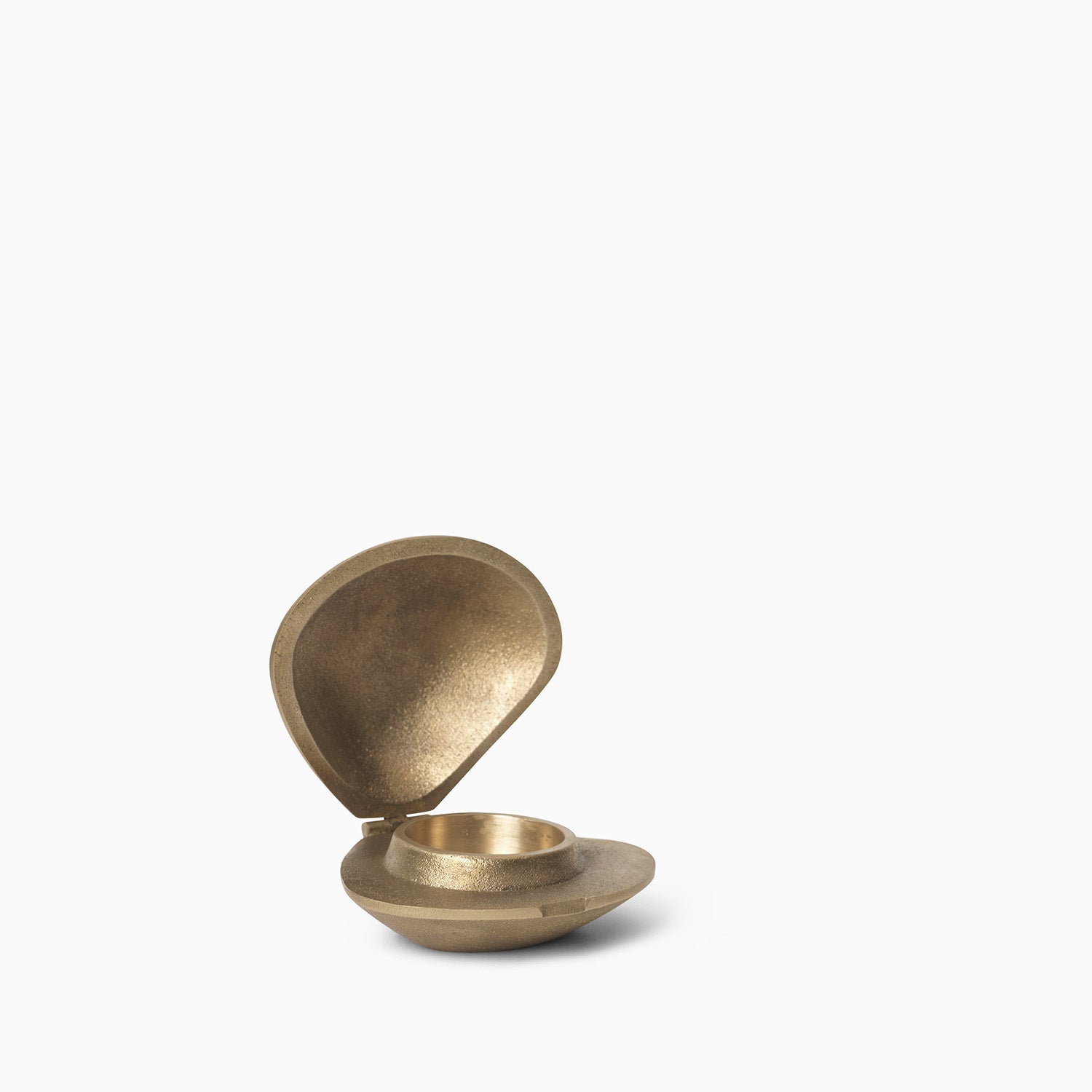 Ferm Living Clam Candle Holder - Brass