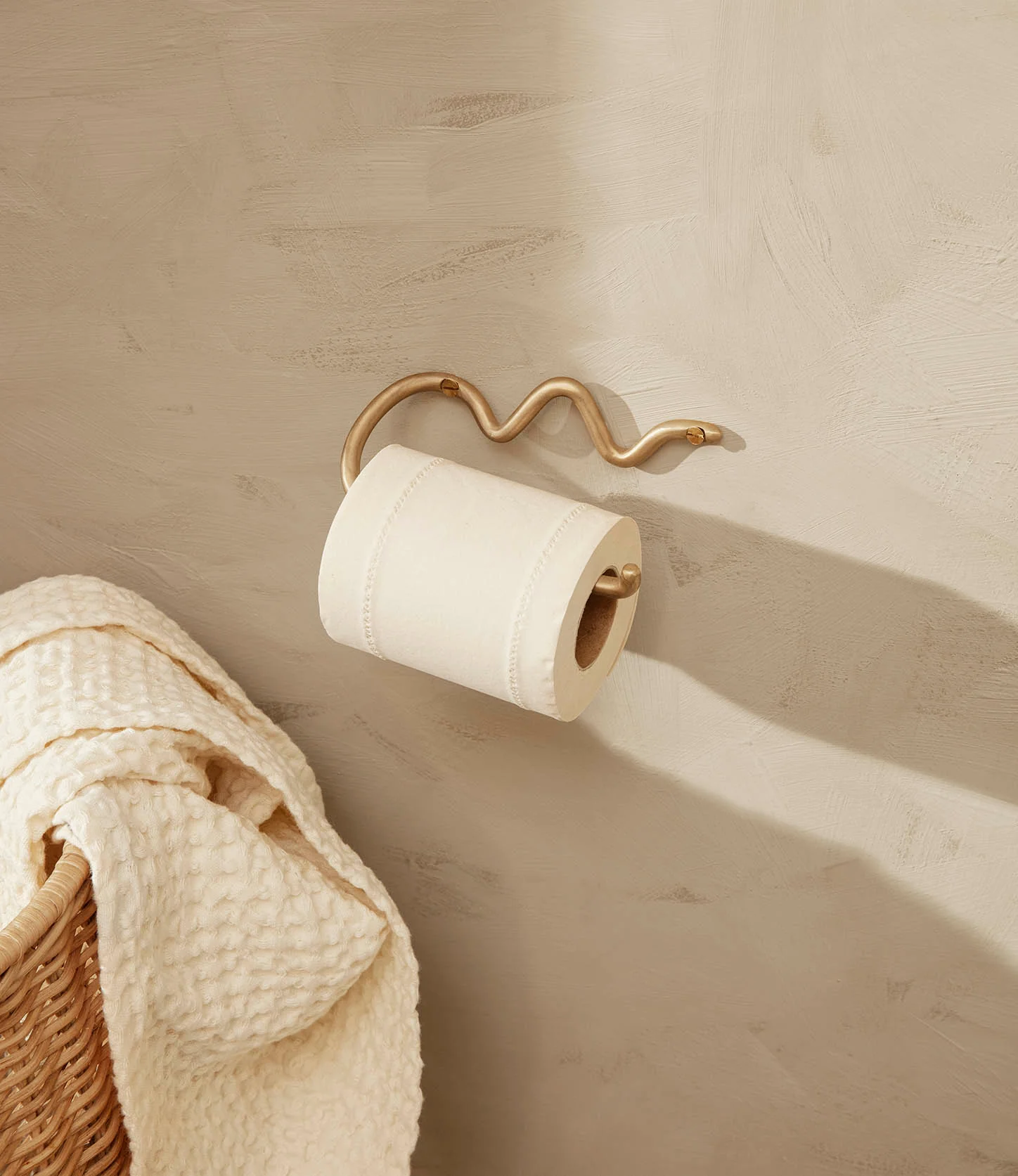 Ferm Living Curvature Toilet Paper Holder - Brass - Image 2