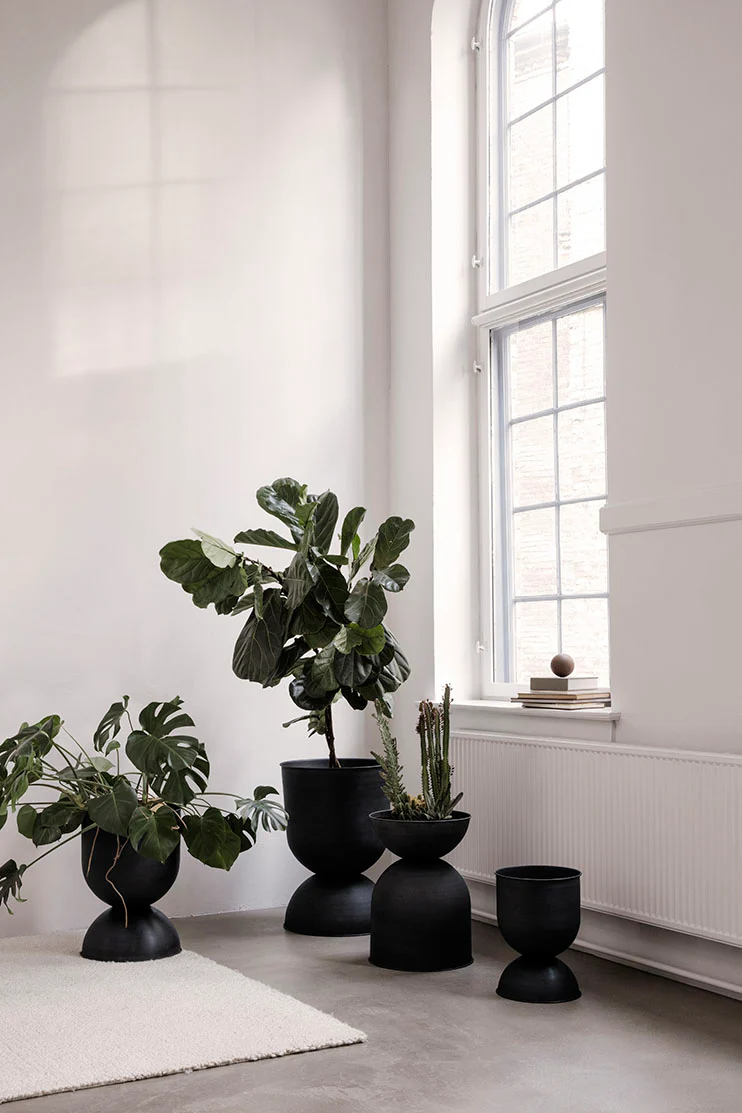 Ferm Living Hourglass Pot Medium - Black - Image 3