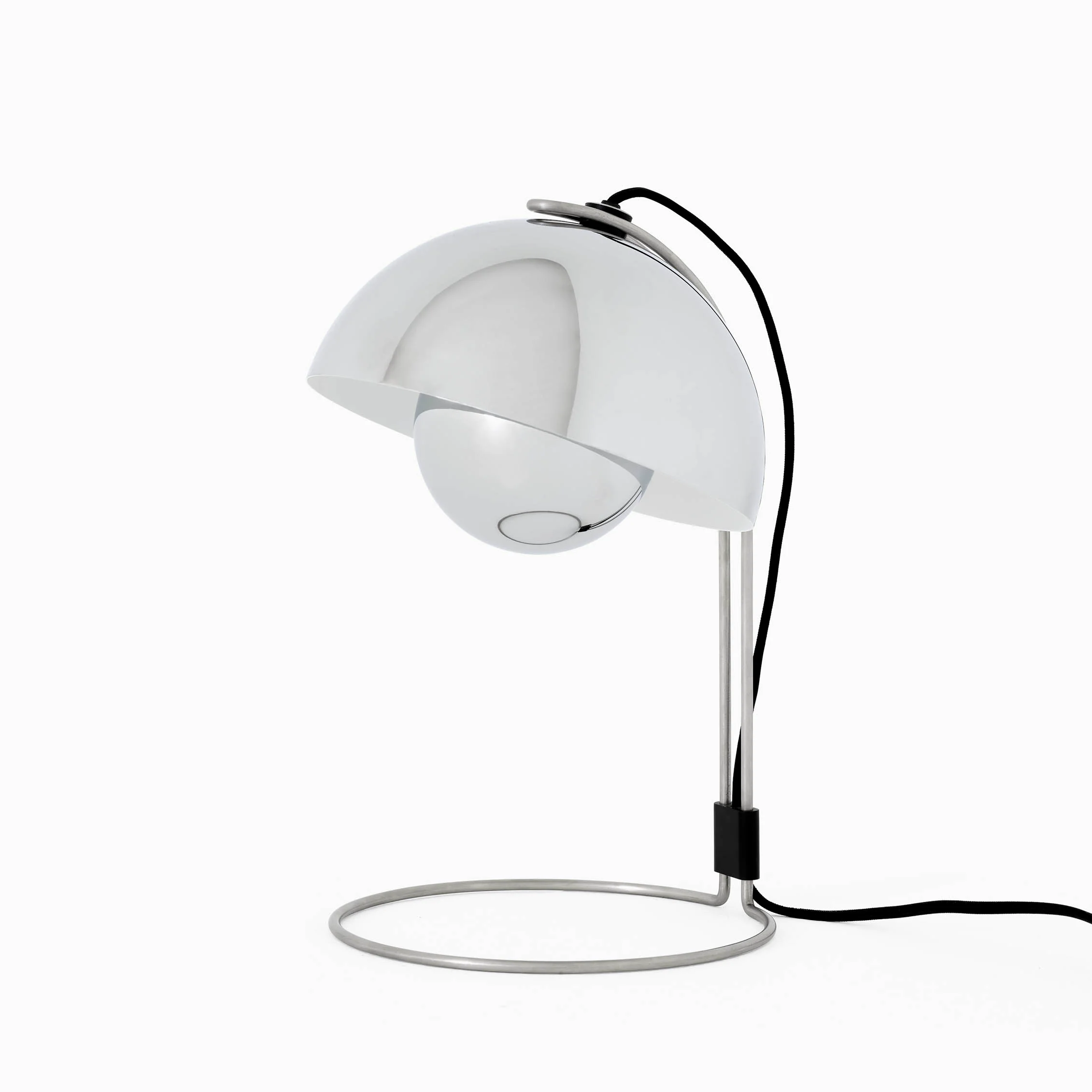 &Tradition Flowerpot Table Lamp VP4 - Image 3