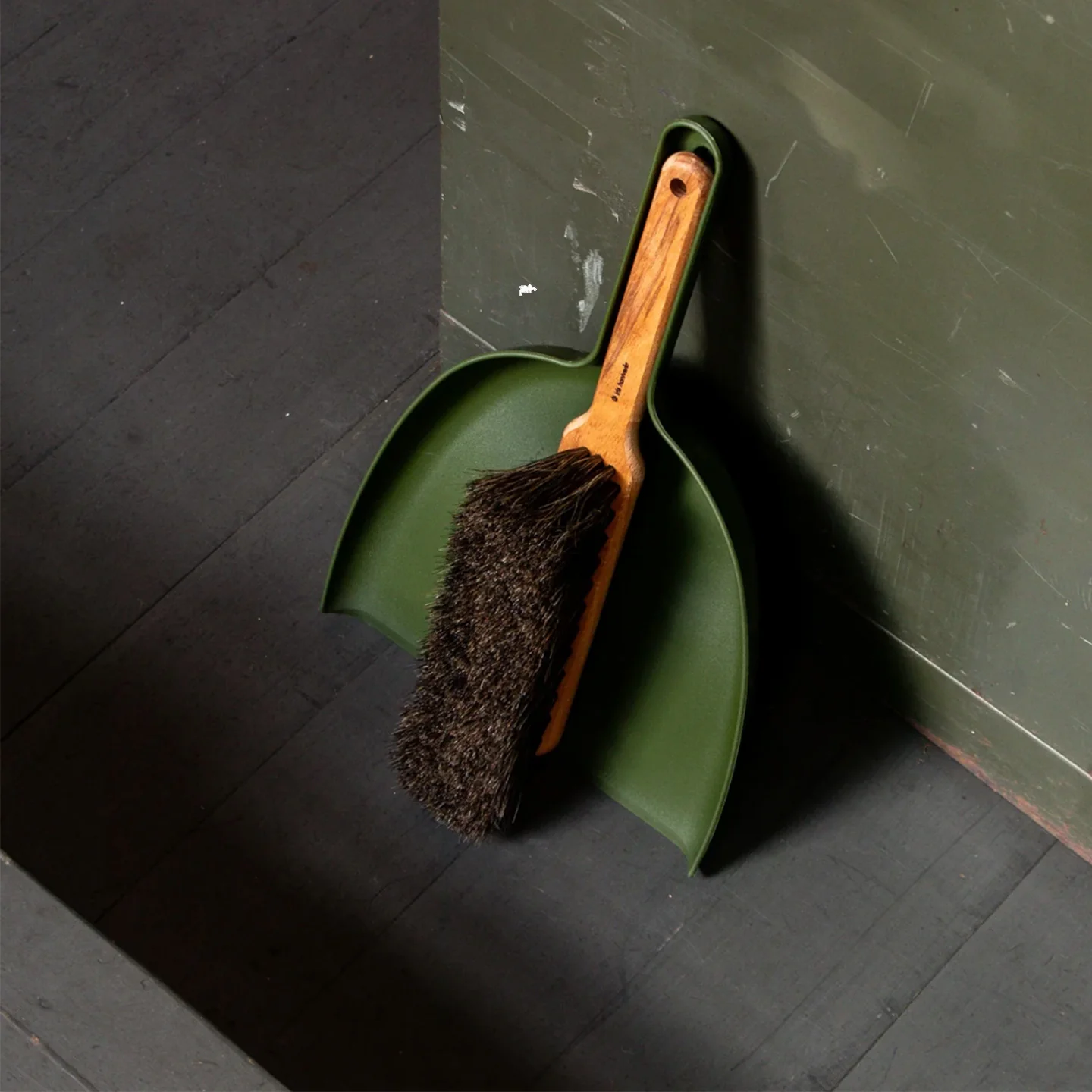 Iris Hantverk Dustpan & Brush Set - Umber - Image 2