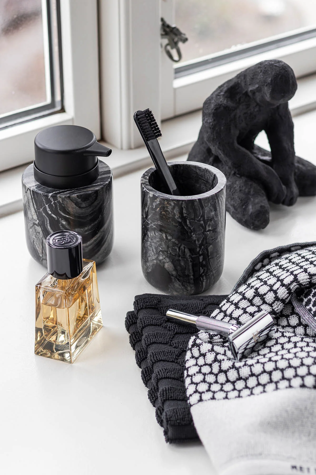 Mette Ditmer Marble Toothbrush Holder - Image 4