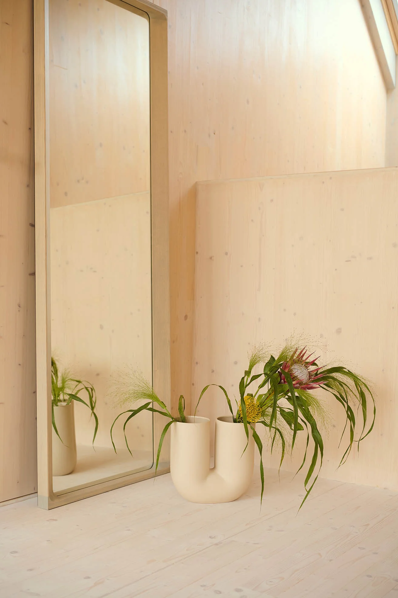 Muuto Arced Mirror - 170 x 61cm - Image 15