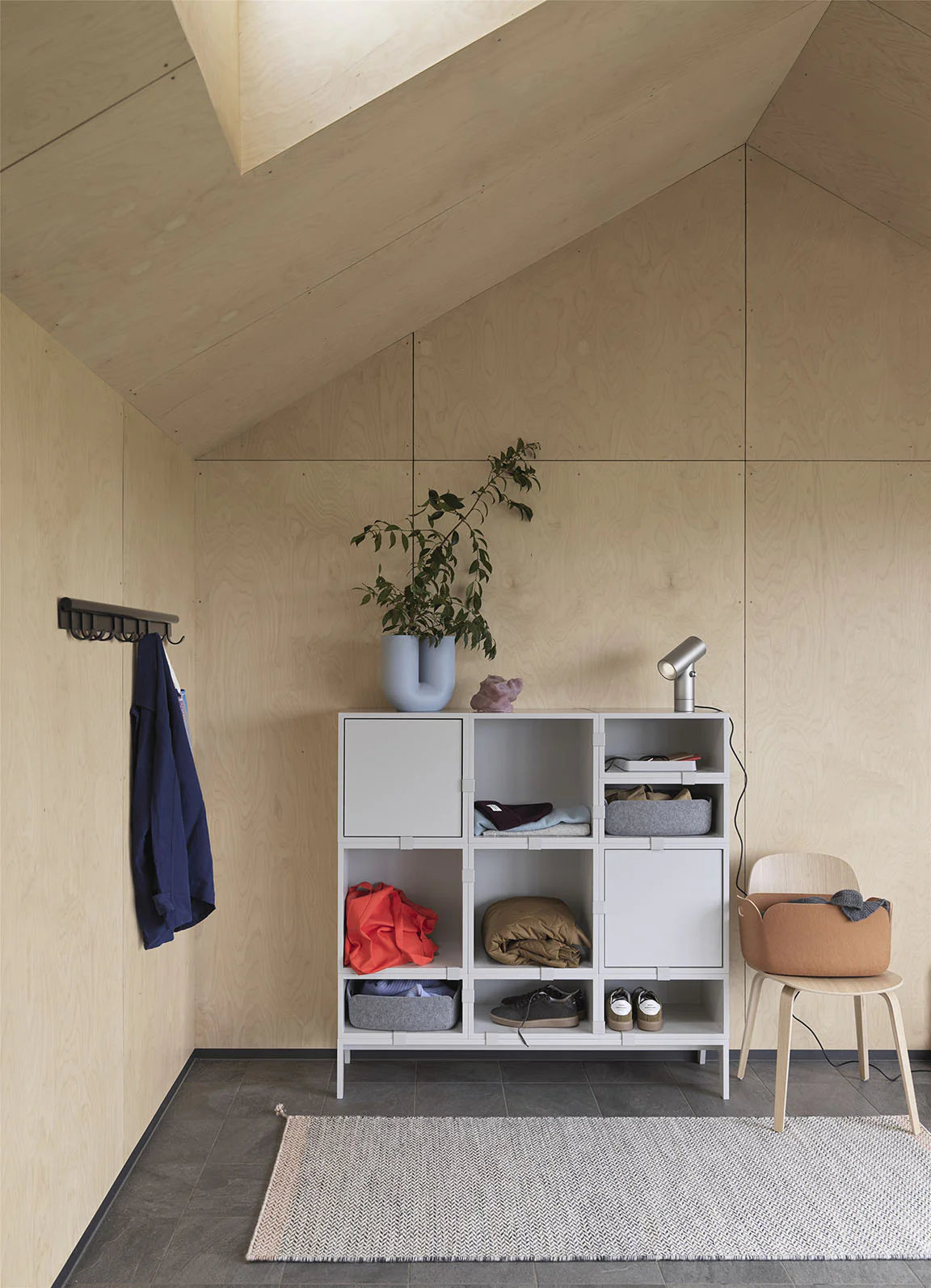 Muuto Coil Coat Rack - Black - Image 3