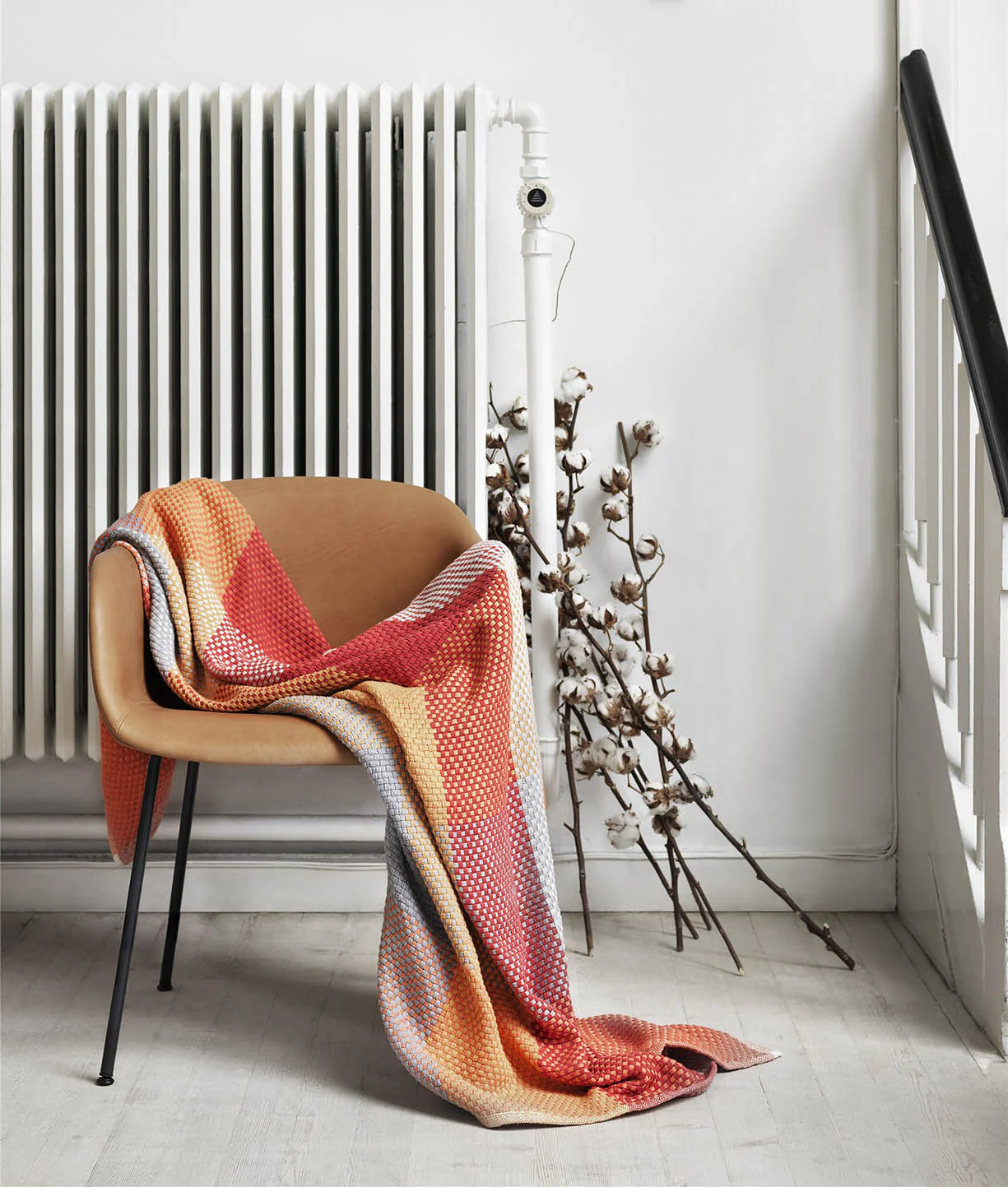 Muuto Fiber Armchair - Tube Base - Image 3