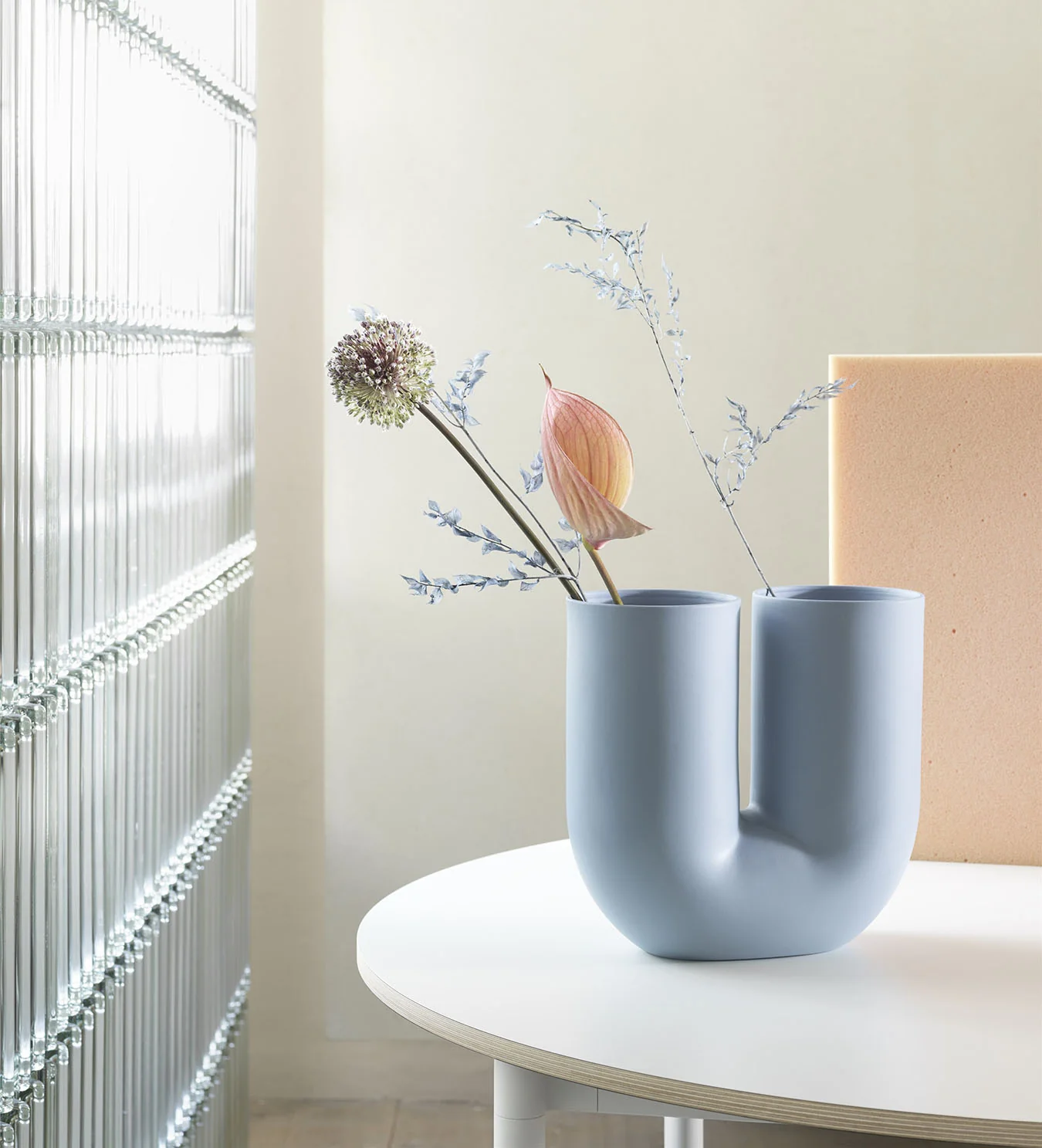 Muuto Kink Vase - Light Blue - Image 3