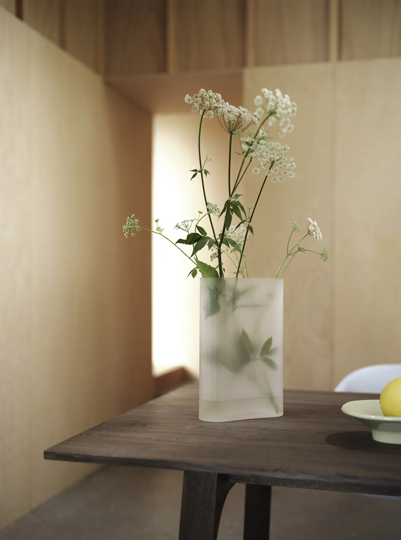 Muuto Ridge Vase H48.5 - Glass - Image 5