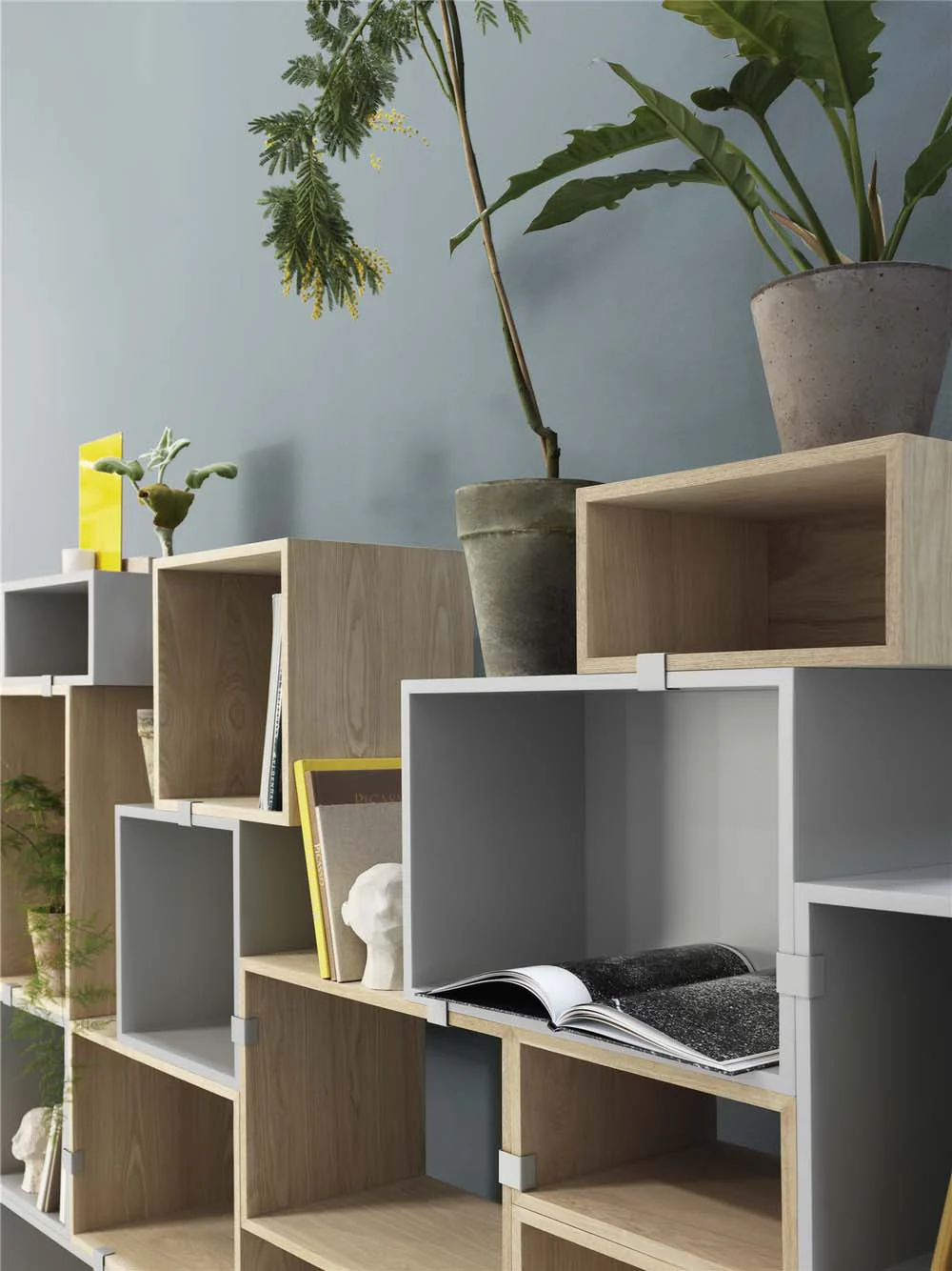 Muuto Stacked Shelves Small with Backboard - Image 2