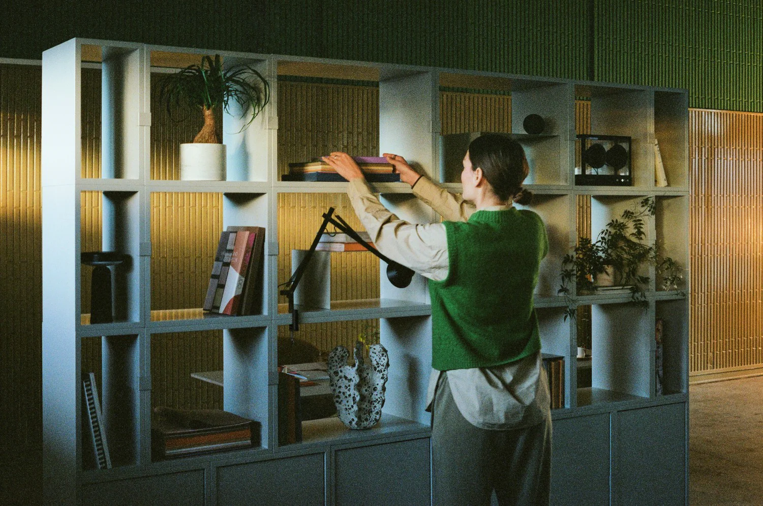 Muuto Stacked Shelves Small without Backboard - Image 7