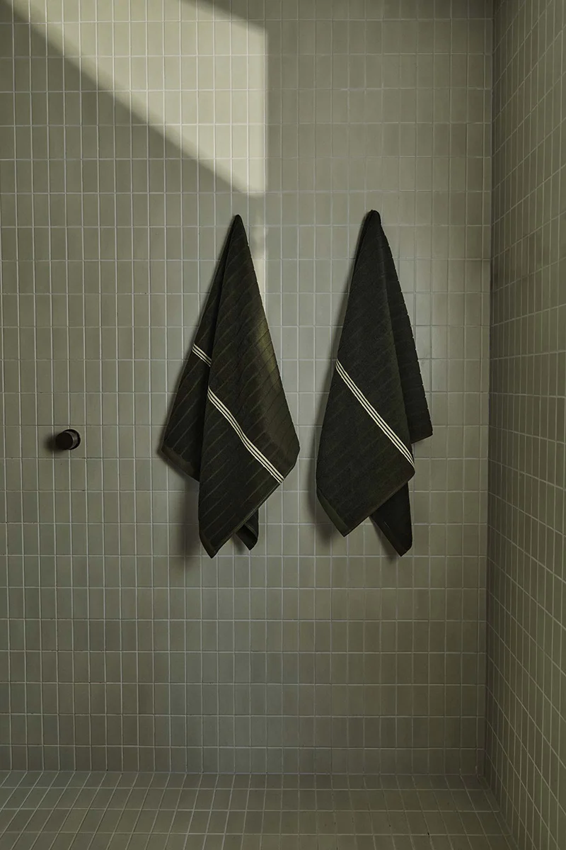 Baina St Bathans Bath Towel - Moss - Image 2
