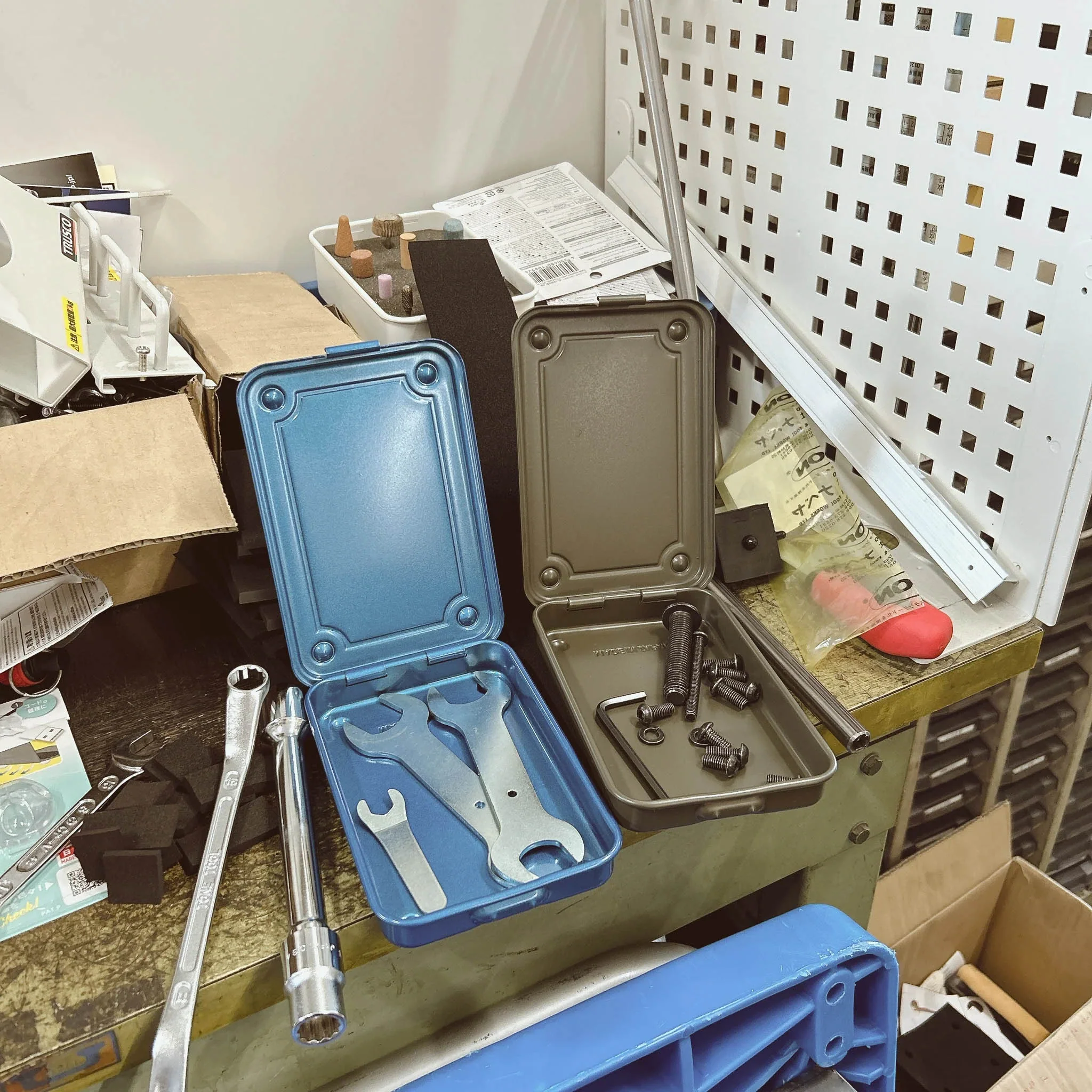 Toyo Steel Trunk Shape Toolbox T-152 - Image 6