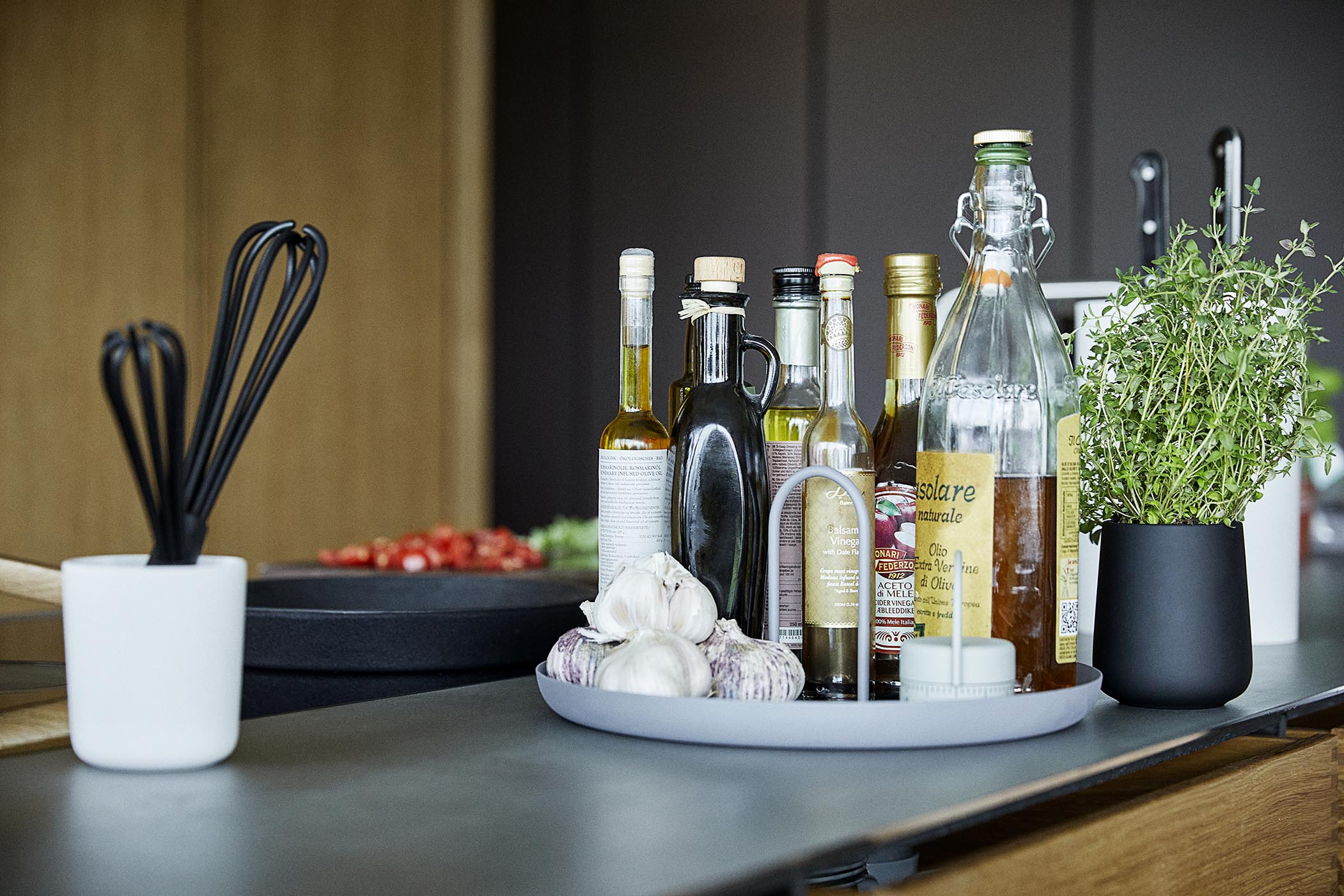 Zone Singles Tray with Handle 30cm - Image 2