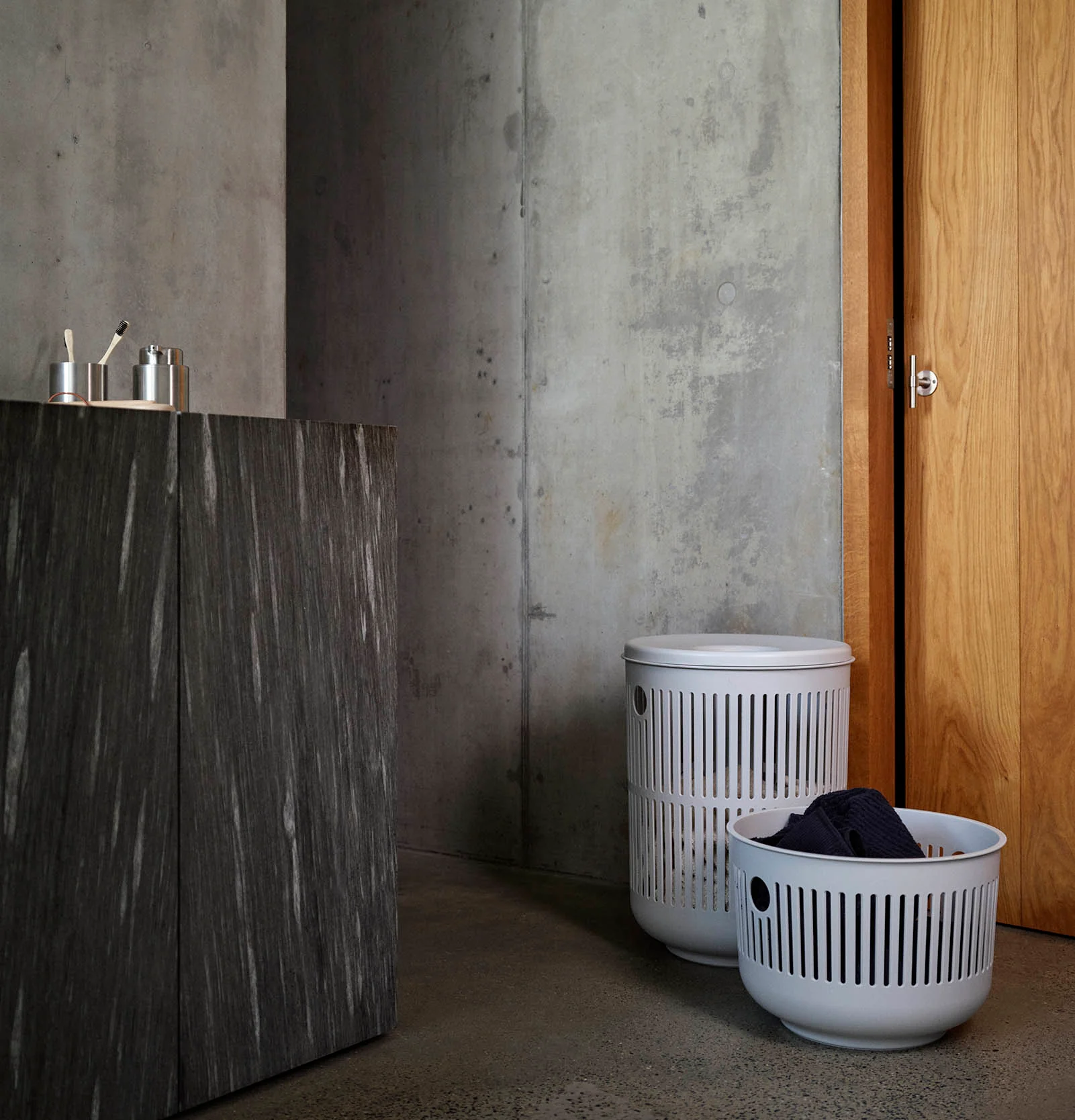 Zone Ume Laundry Basket with Lid 60L - Soft Grey - Image 2